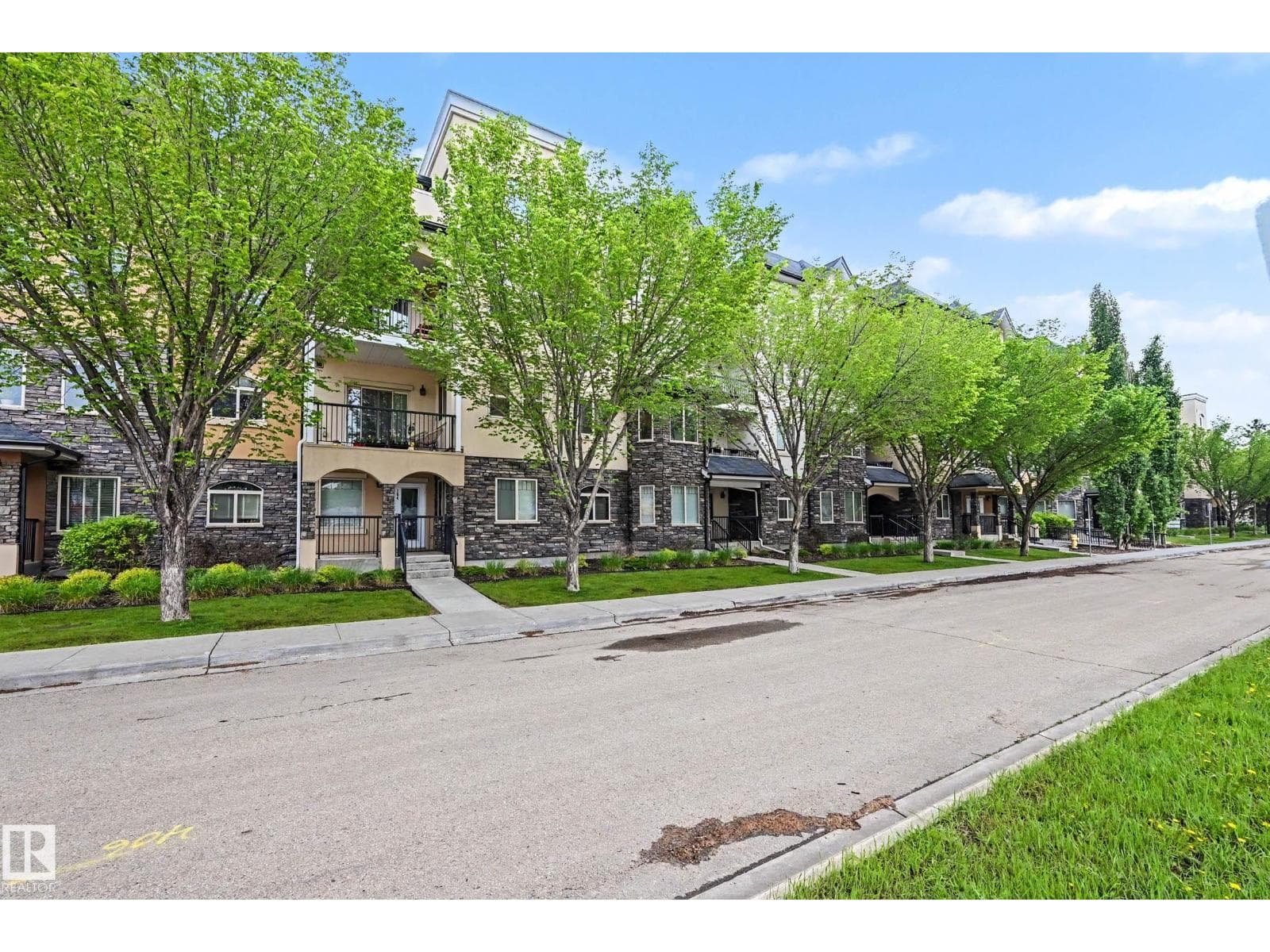 #402 8730 82 AV NW — photo 3