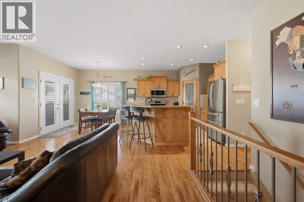 166 Lougheed Close — photo 4