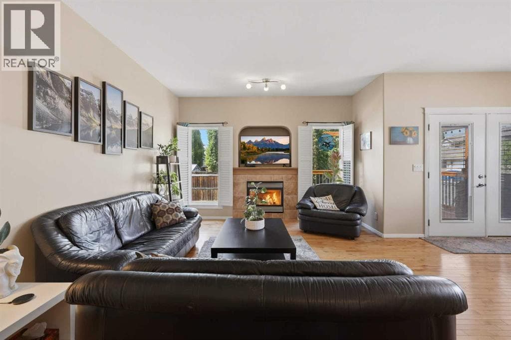 166 Lougheed Close — photo 5