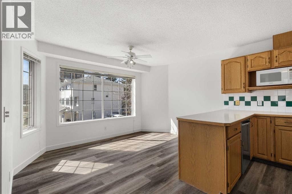 52 Kingsland Court SW — photo 2