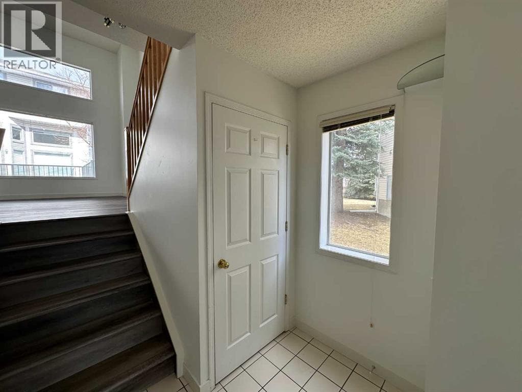 52 Kingsland Court SW — photo 5