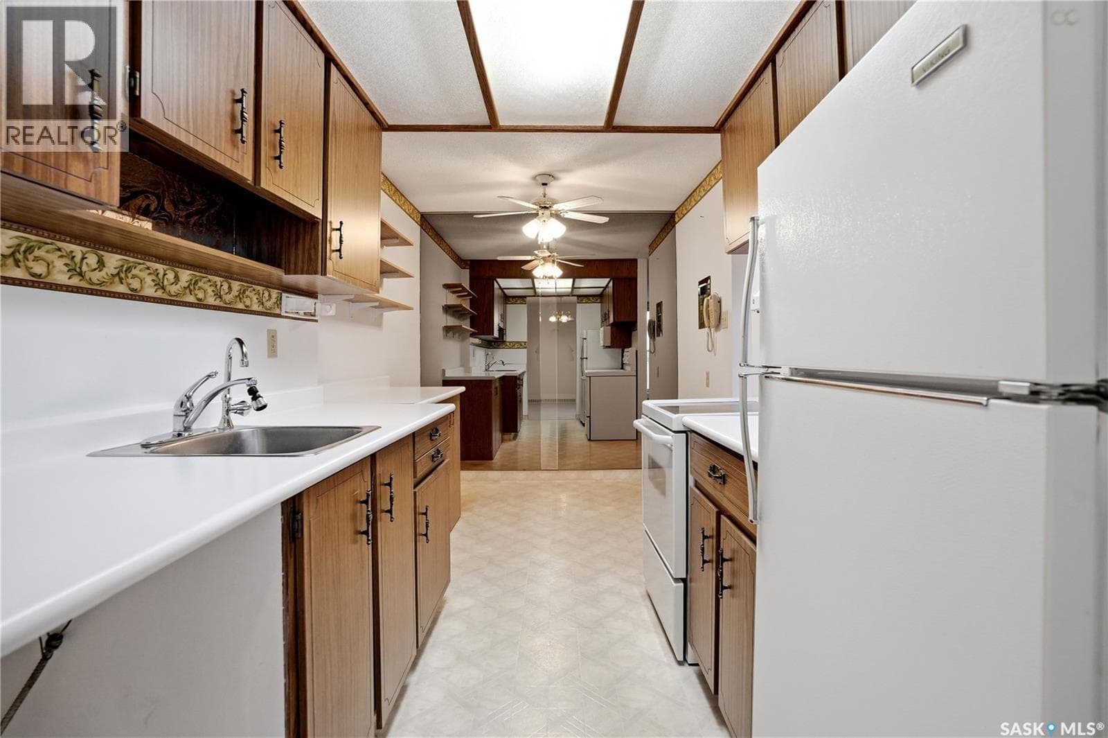 507 4615 RAE STREET — photo 3