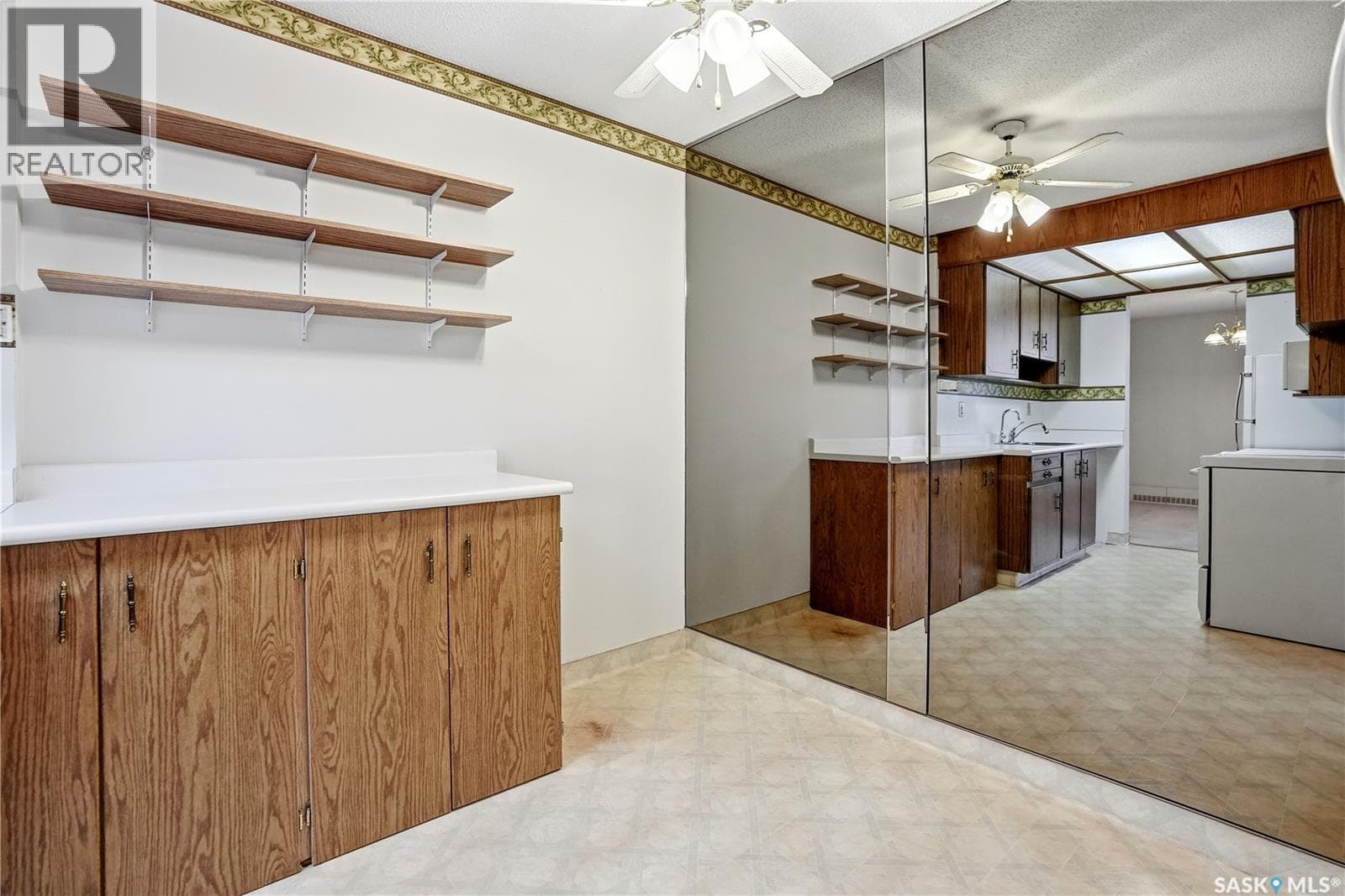 507 4615 RAE STREET — photo 4