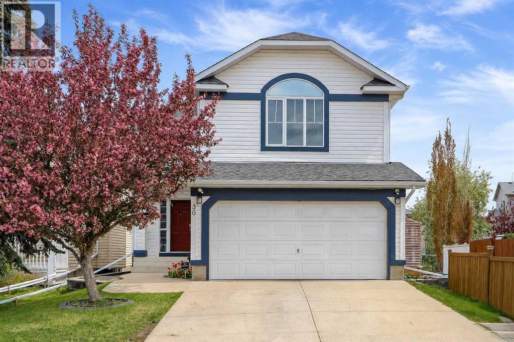 36 Mt Selkirk Close SE