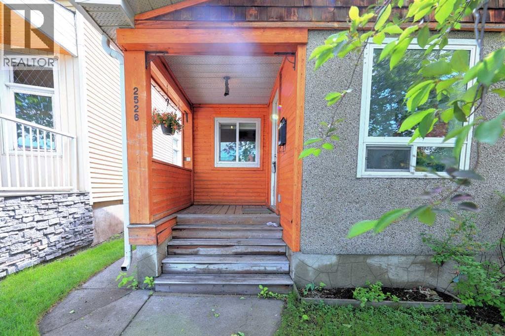 2526 16 Street SE — photo 2