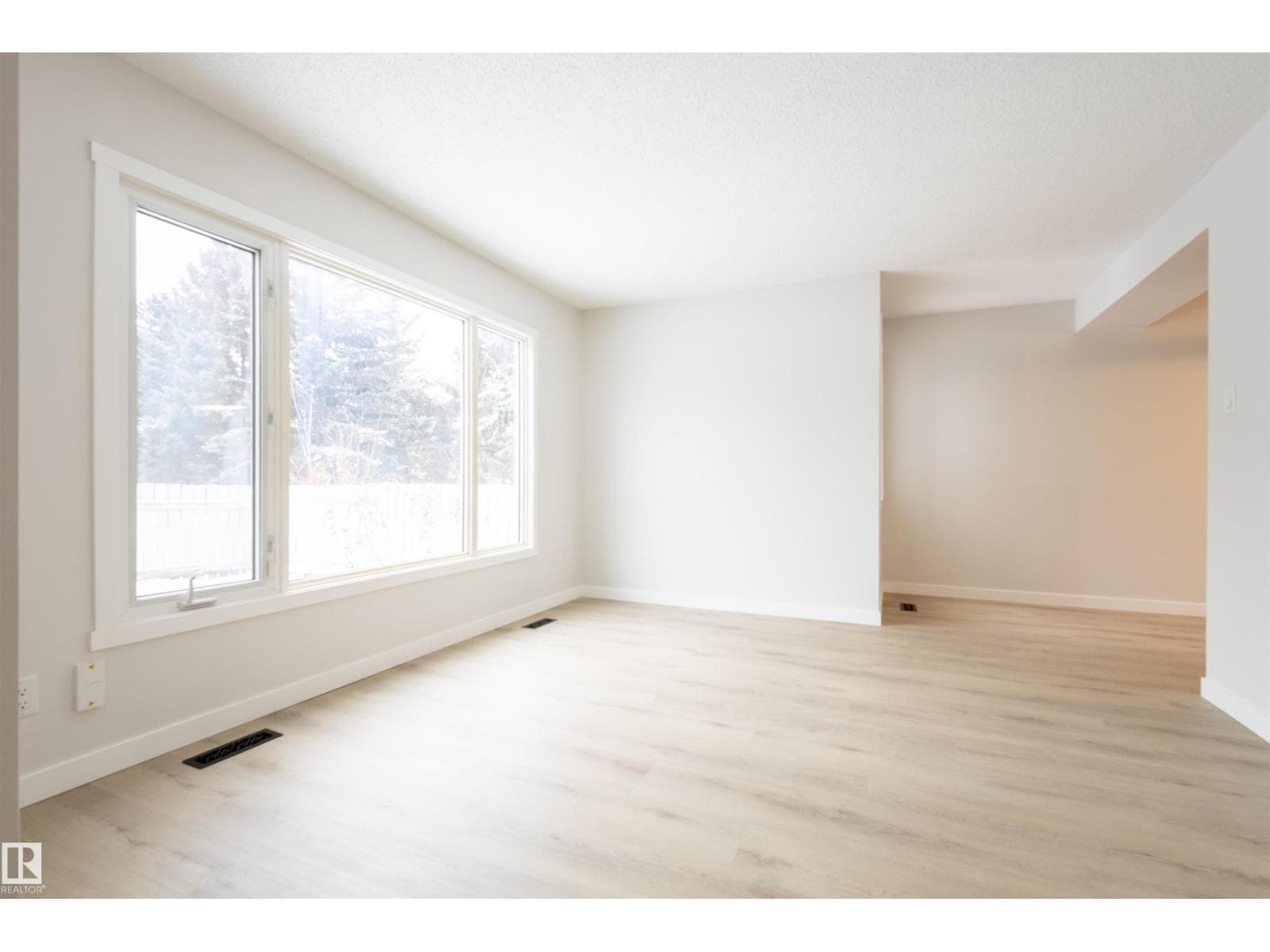 30 AMBERLY CO NW — photo 2