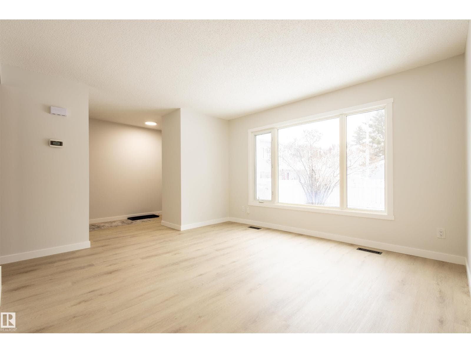 30 AMBERLY CO NW — photo 3