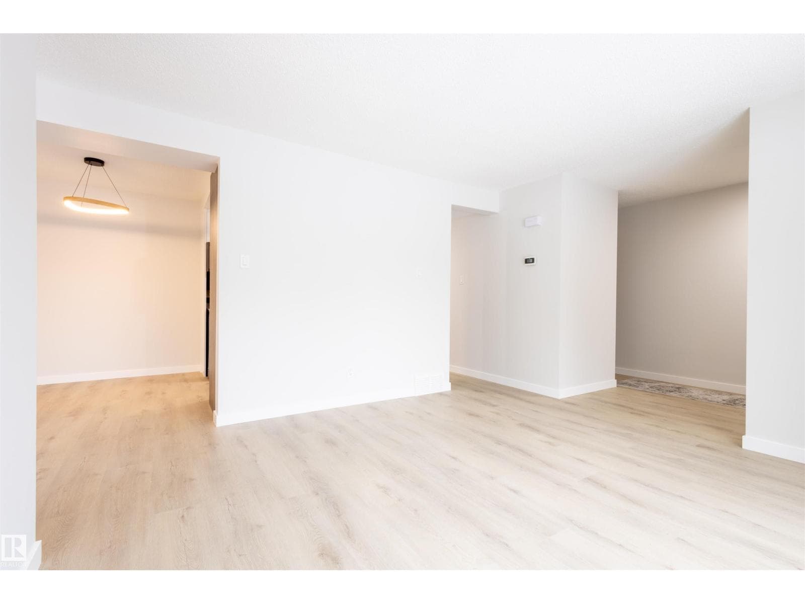 30 AMBERLY CO NW — photo 4