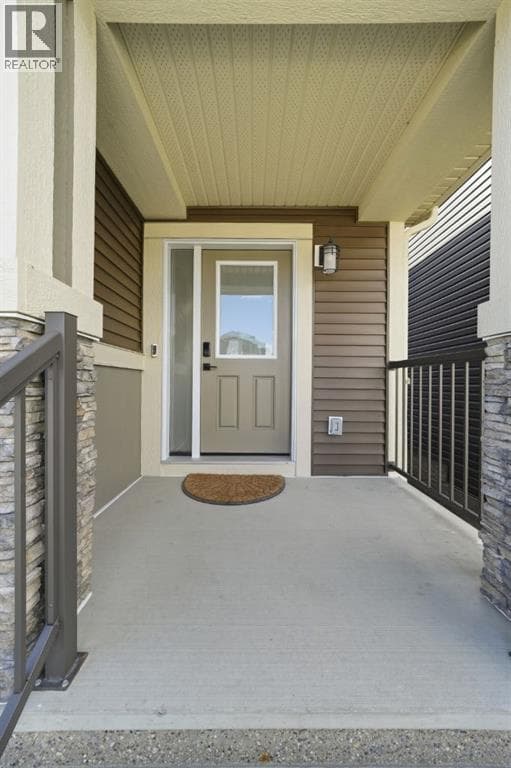 623 Savanna Crescent NE — photo 3