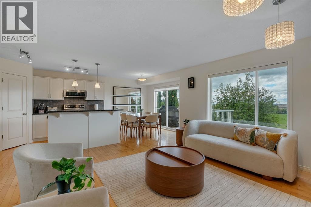 208 Royal Birch Circle NW — photo 2