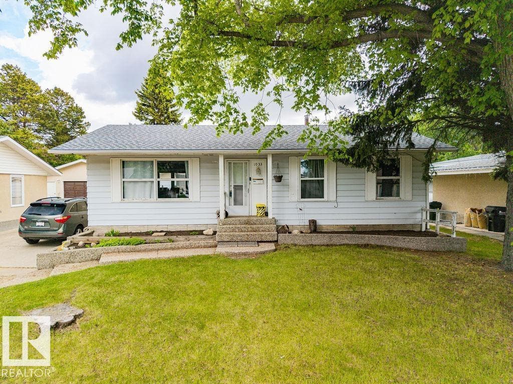 1033 Strathcona DR