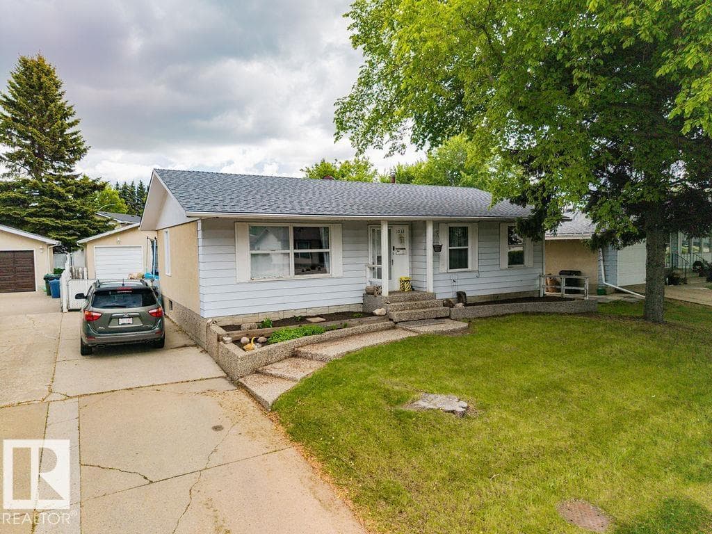 1033 Strathcona DR — photo 2