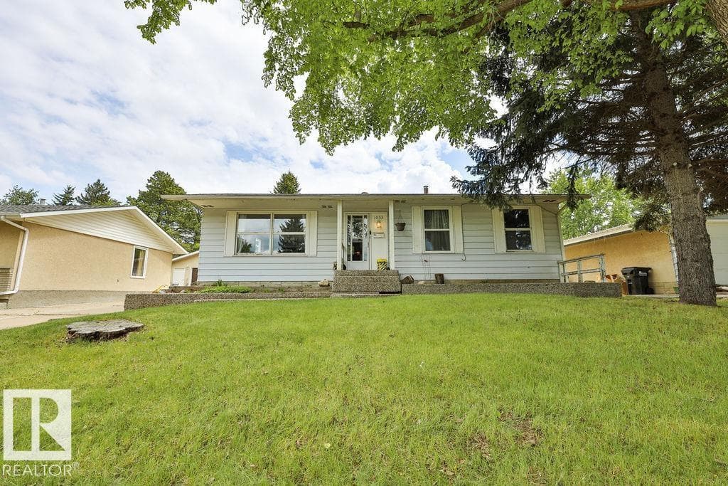 1033 Strathcona DR — photo 3