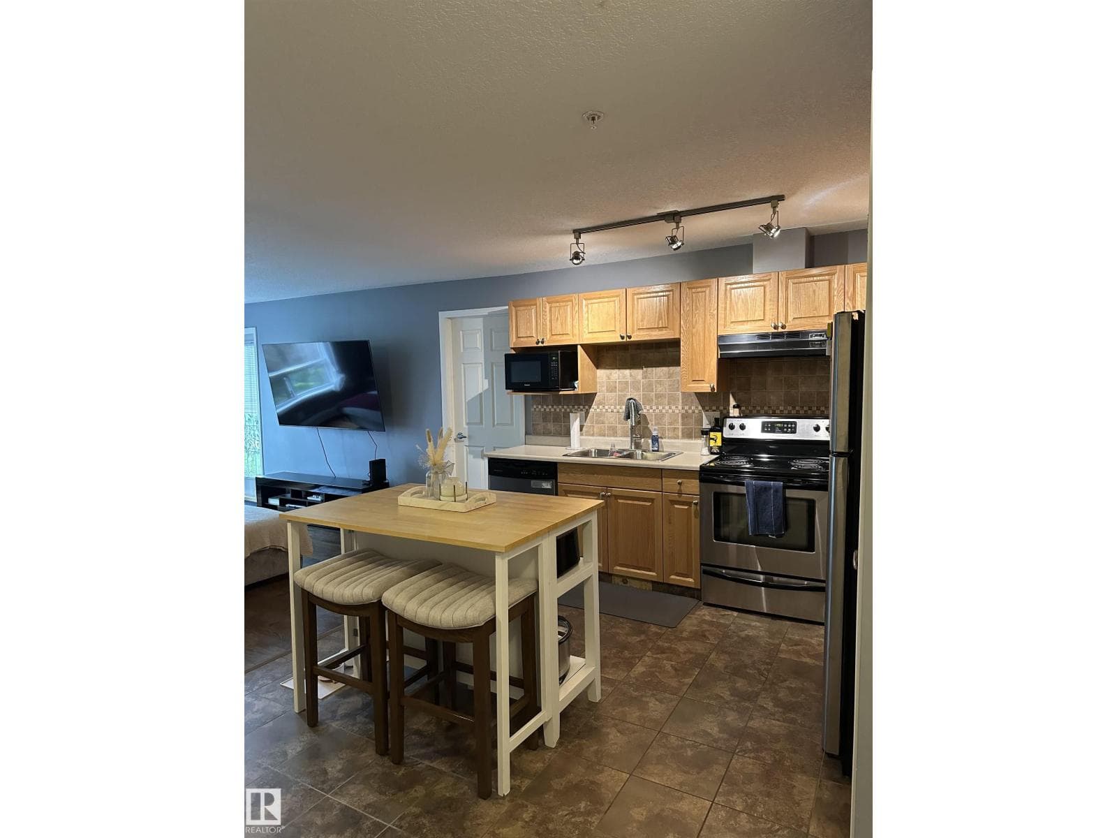 #116 5005 165 AV NW — photo 2