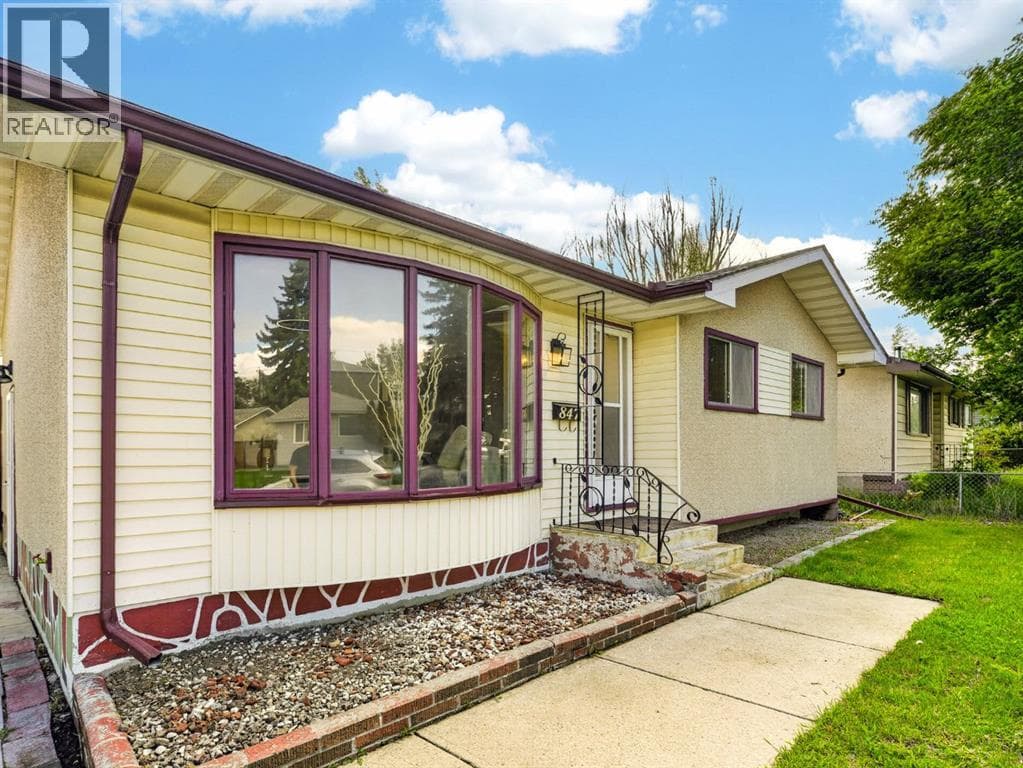 847 Raynard Crescent SE — photo 4