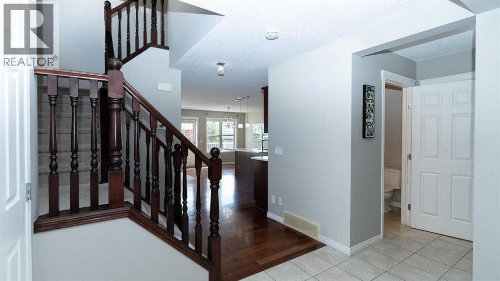 247 Taralake Way NE — photo 4