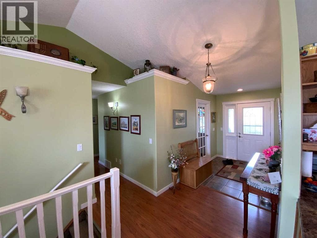 238 Centre Street S — photo 5