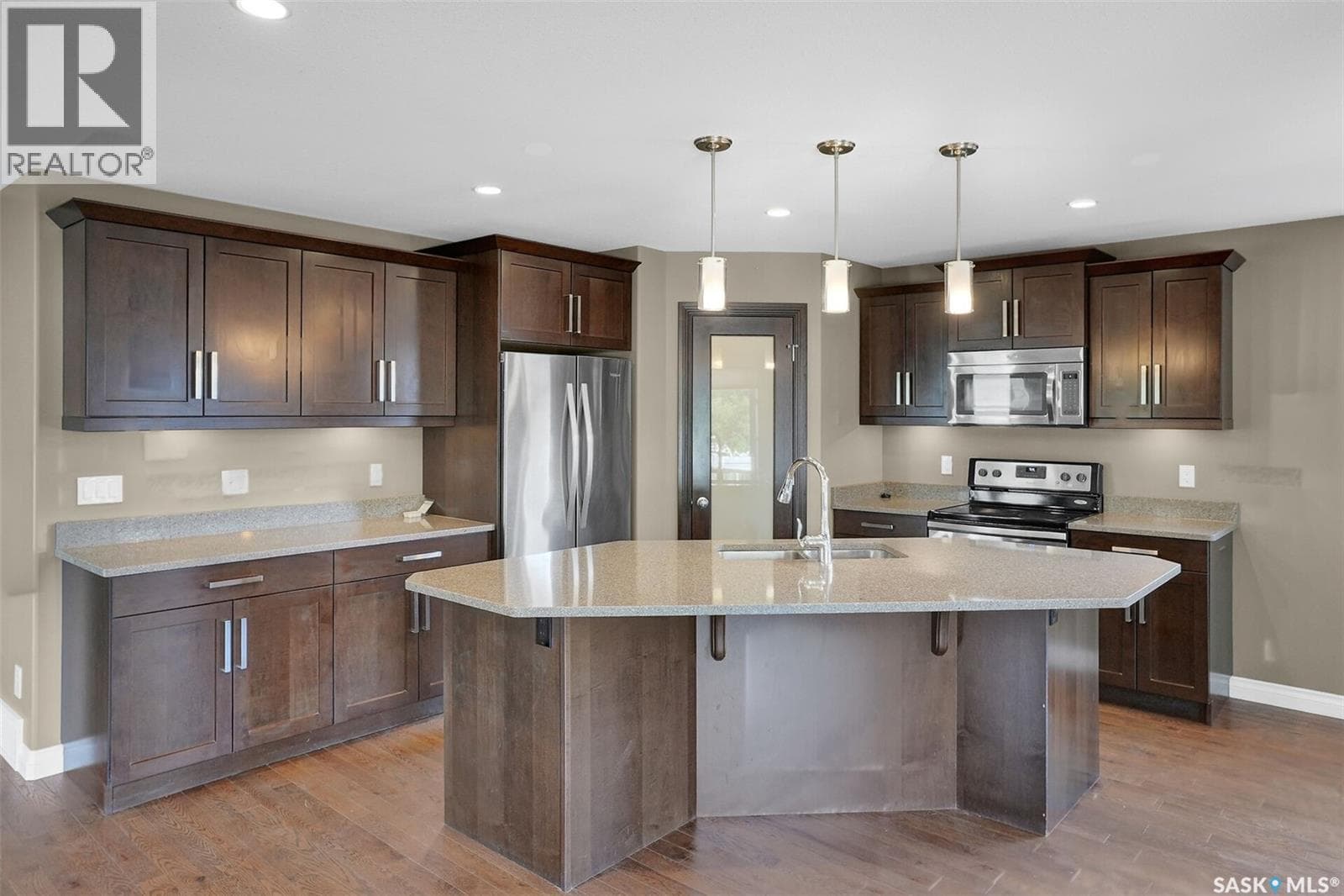 5460 McKenna CRESCENT — photo 4