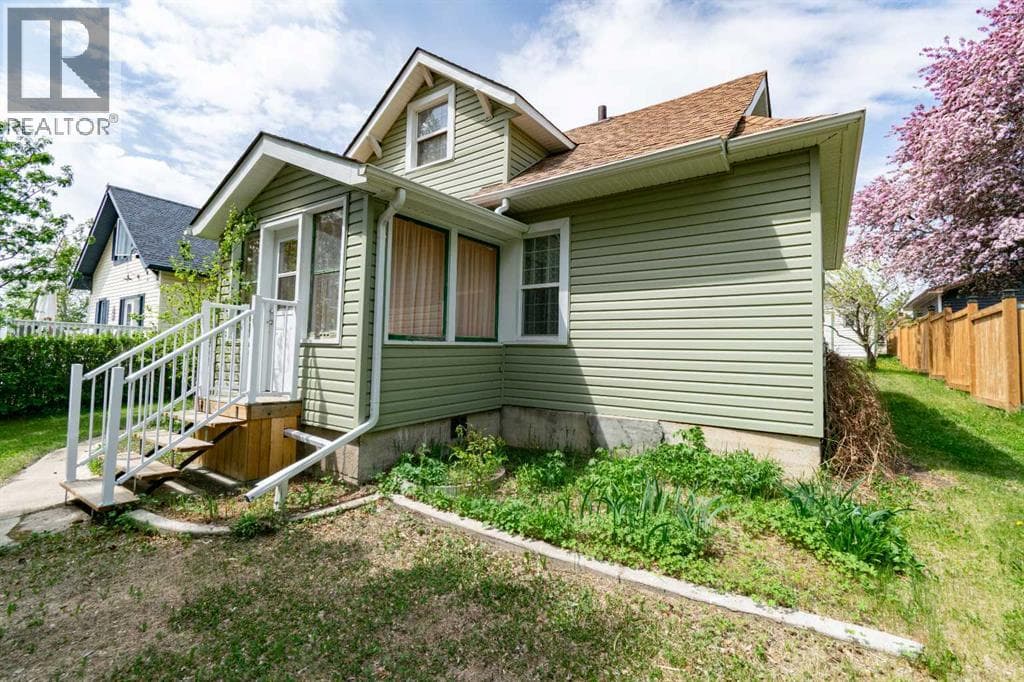 253 4 Avenue S — photo 4