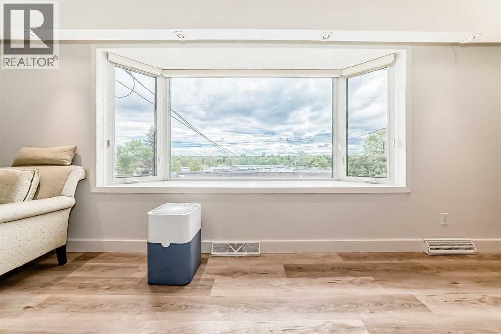 35 Collingwood Place NW — photo 3