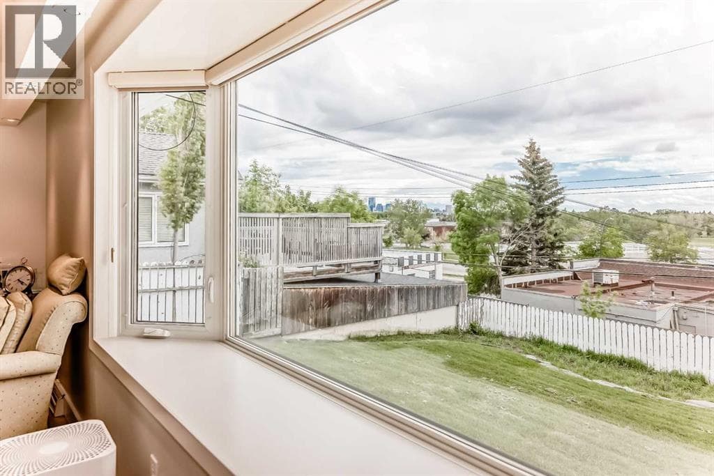 35 Collingwood Place NW — photo 4