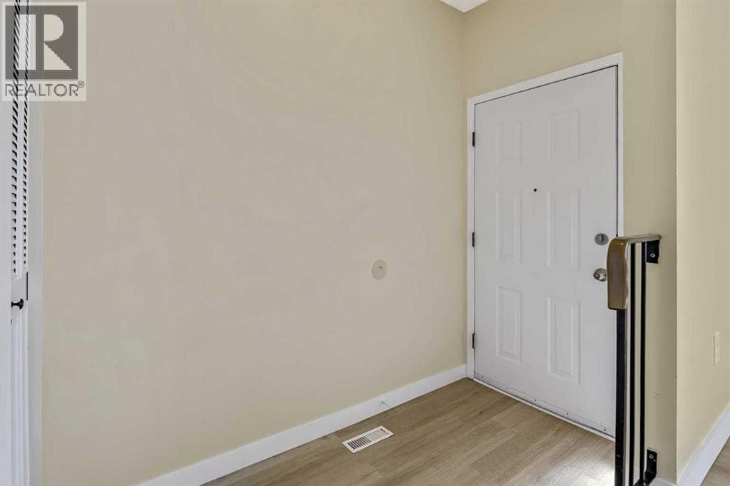 27 Aberdare Crescent NE — photo 4