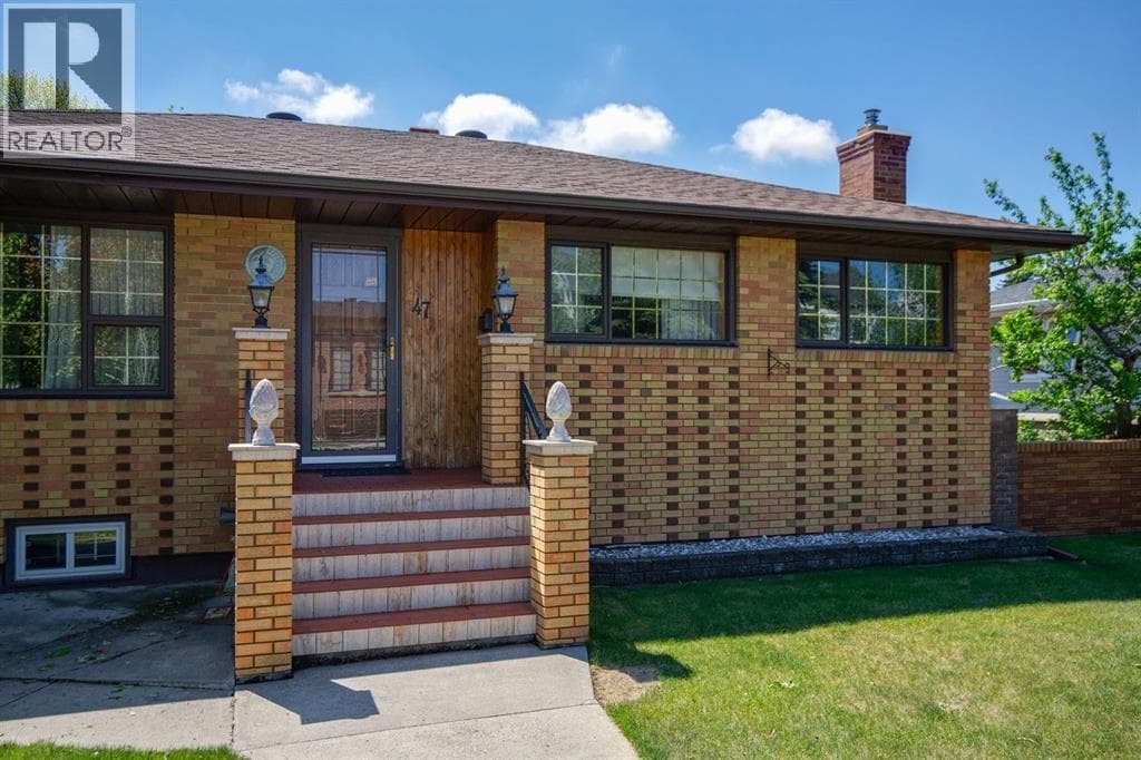 47 Montrose Crescent NE — photo 2