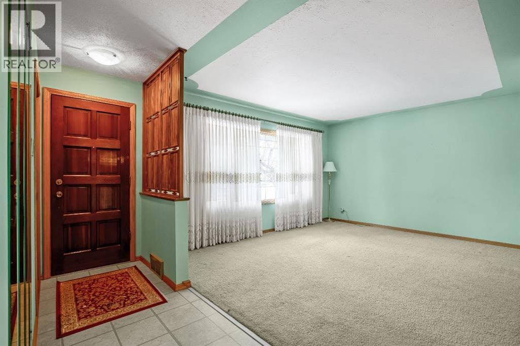 47 Montrose Crescent NE — photo 4