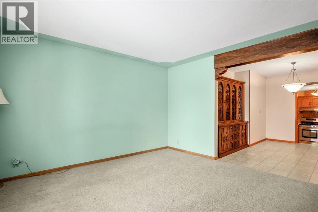 47 Montrose Crescent NE — photo 5