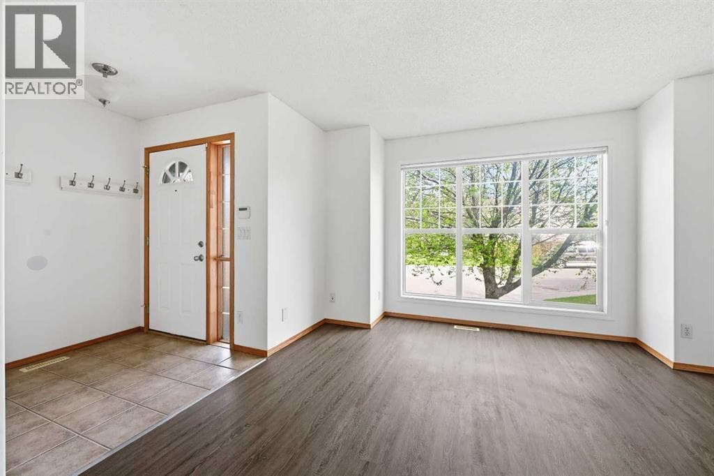 169 Cranberry Square SE — photo 4