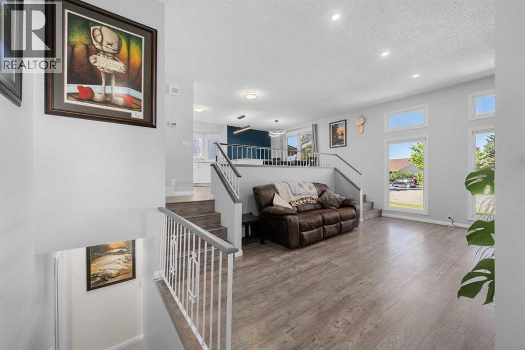 24 Cedardale Rise SW — photo 3