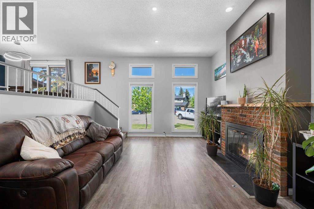 24 Cedardale Rise SW — photo 4