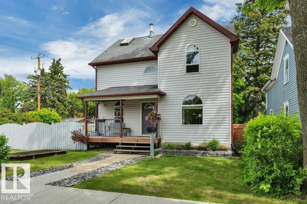 4405 51St — photo 2