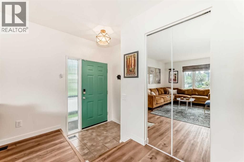 584 Woodhill Place SW — photo 4