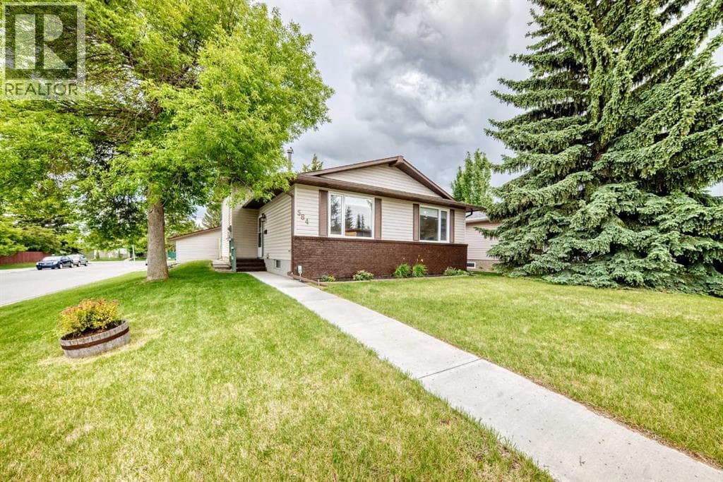 584 Woodhill Place SW — photo 2