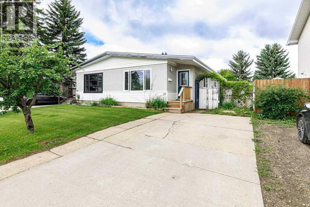 22 McIntosh Avenue — photo 2