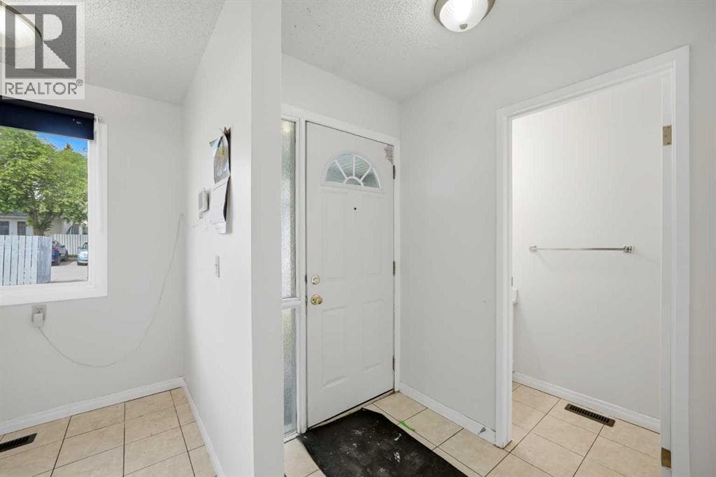409 Georgian Villas NE — photo 5