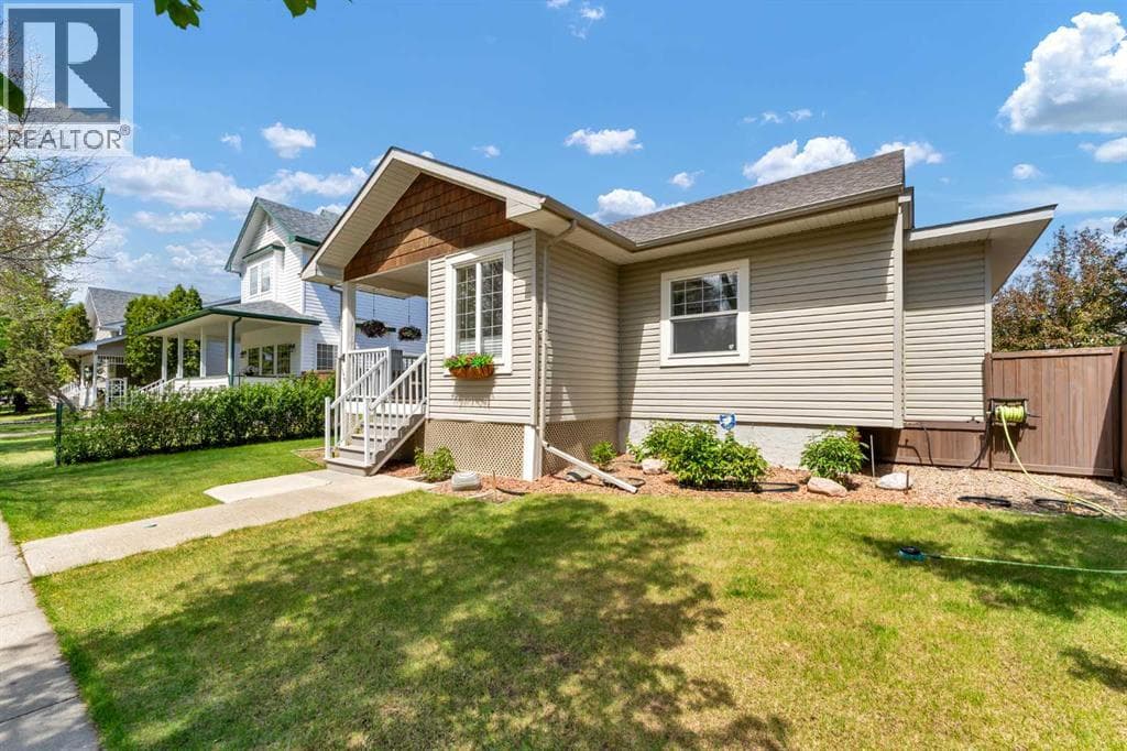 1030 5 Street SE — photo 2
