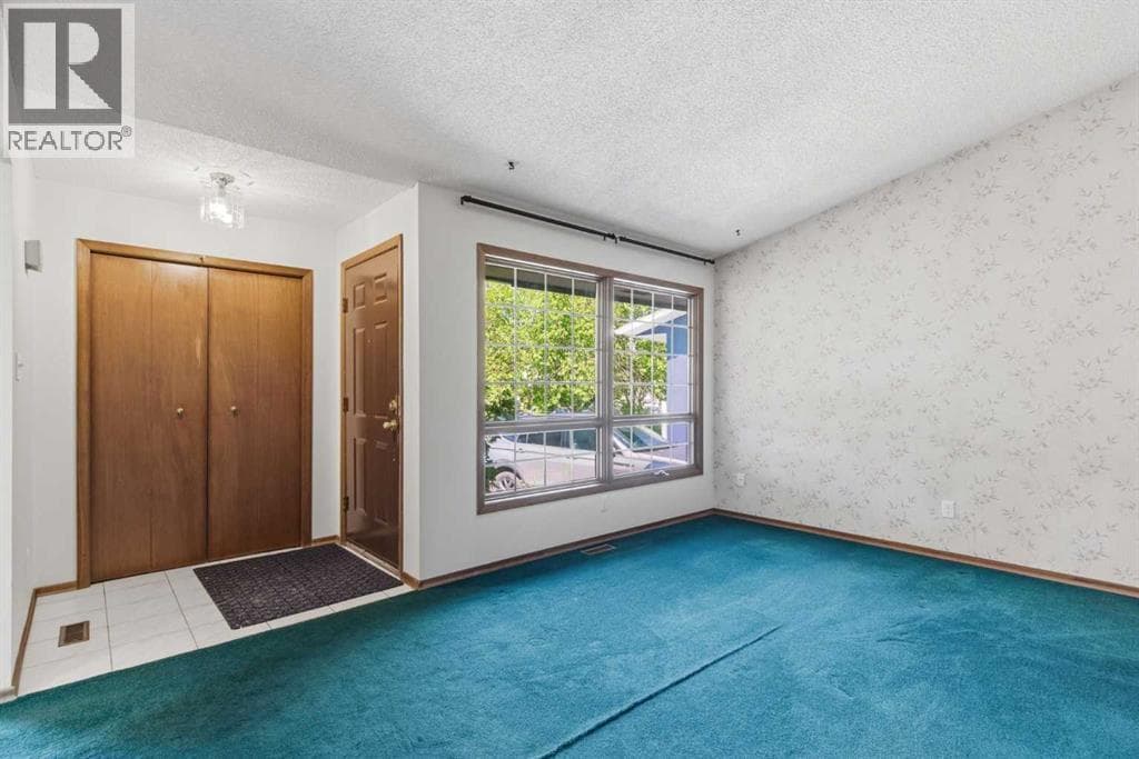 19 Templevale Way NE — photo 4