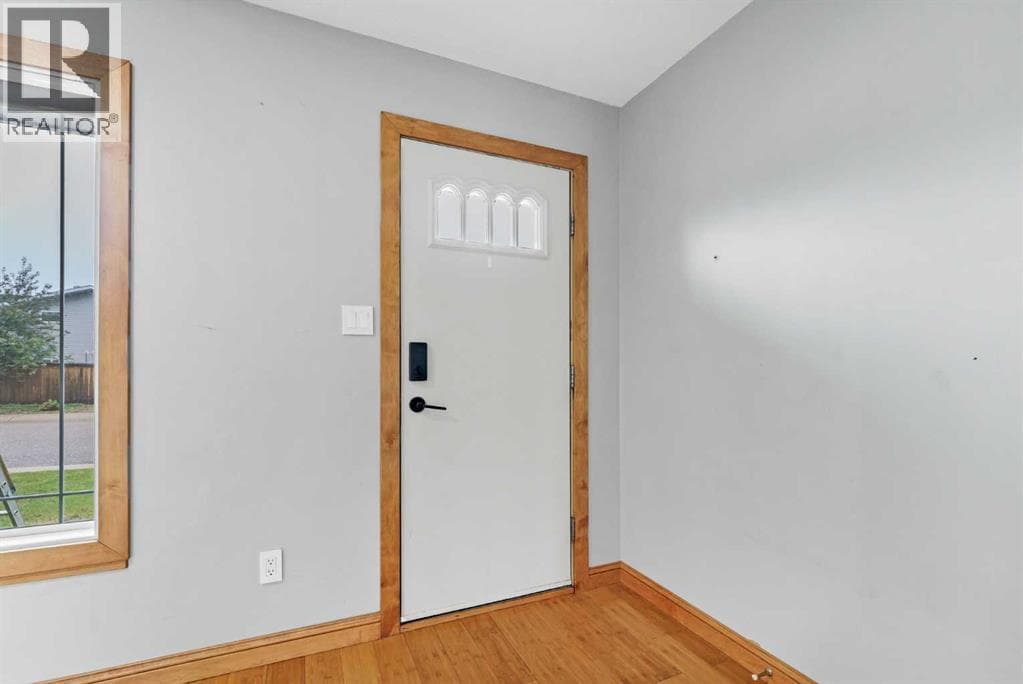 123 Rossland Road SE — photo 5