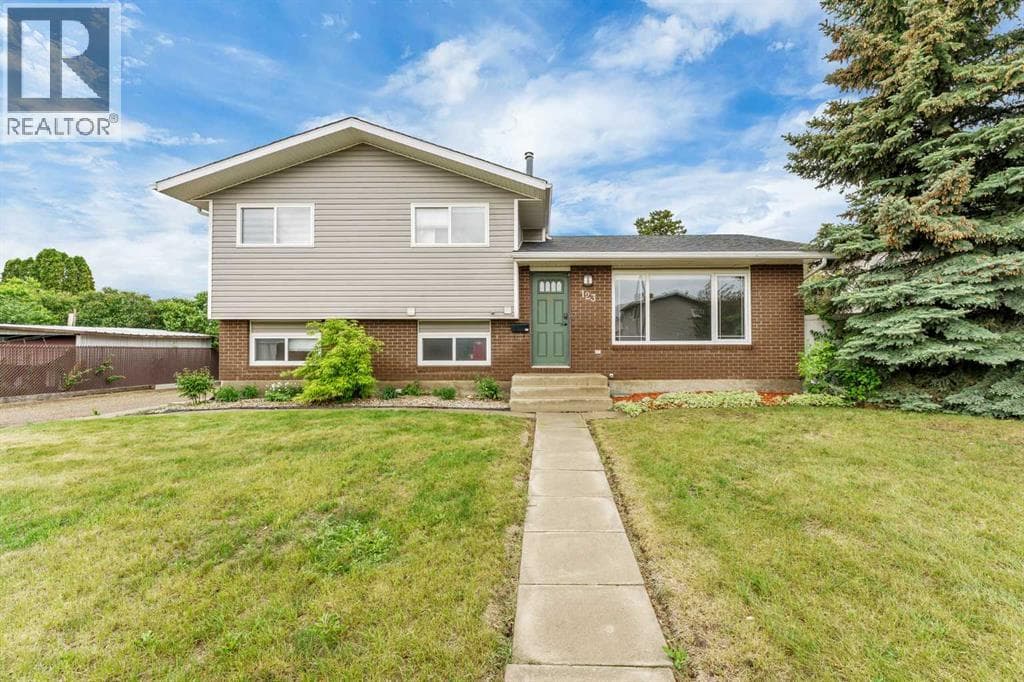123 Rossland Road SE