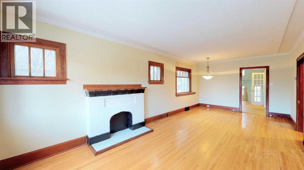 215 10 Avenue NE — photo 4