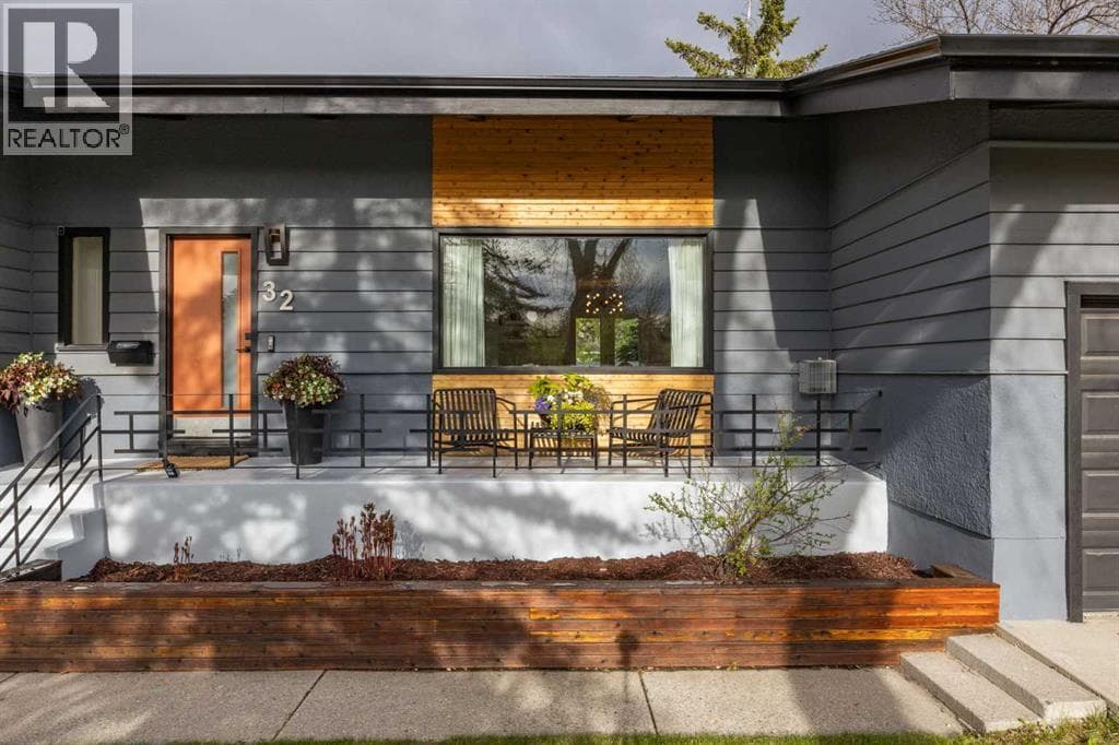 32 Westminster Drive SW — photo 2