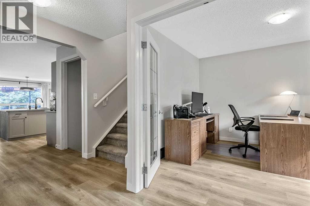 87 ELGIN Drive — photo 3