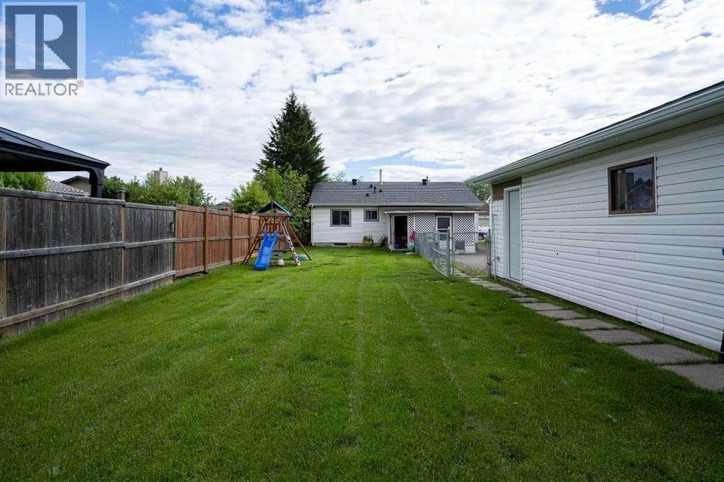 210 Leigh Crescent — photo 5
