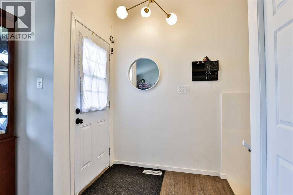 65 Princeton Crescent W — photo 2