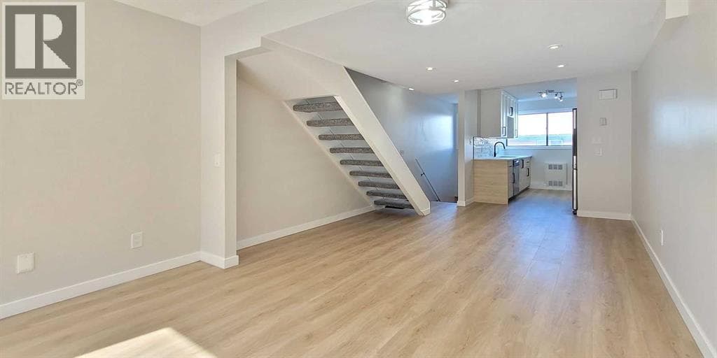 29, 2400 15 Street SW — photo 3