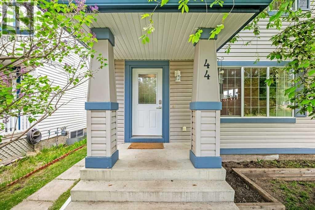 44 Everridge Way SW — photo 2