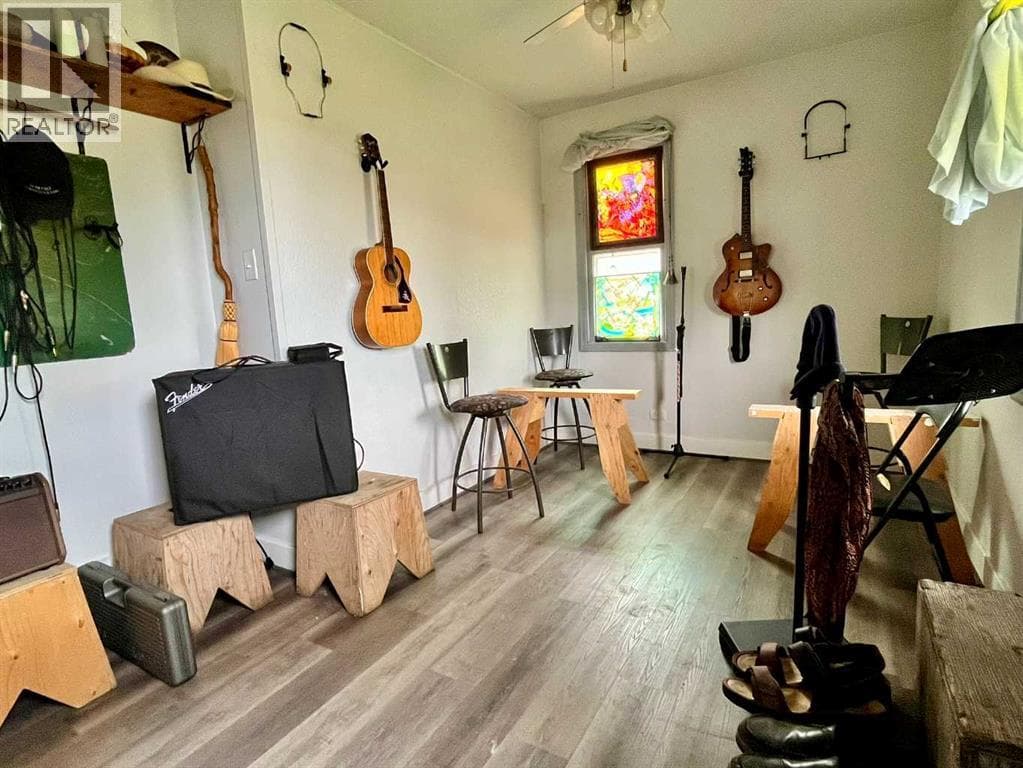 4836 51 Avenue — photo 3
