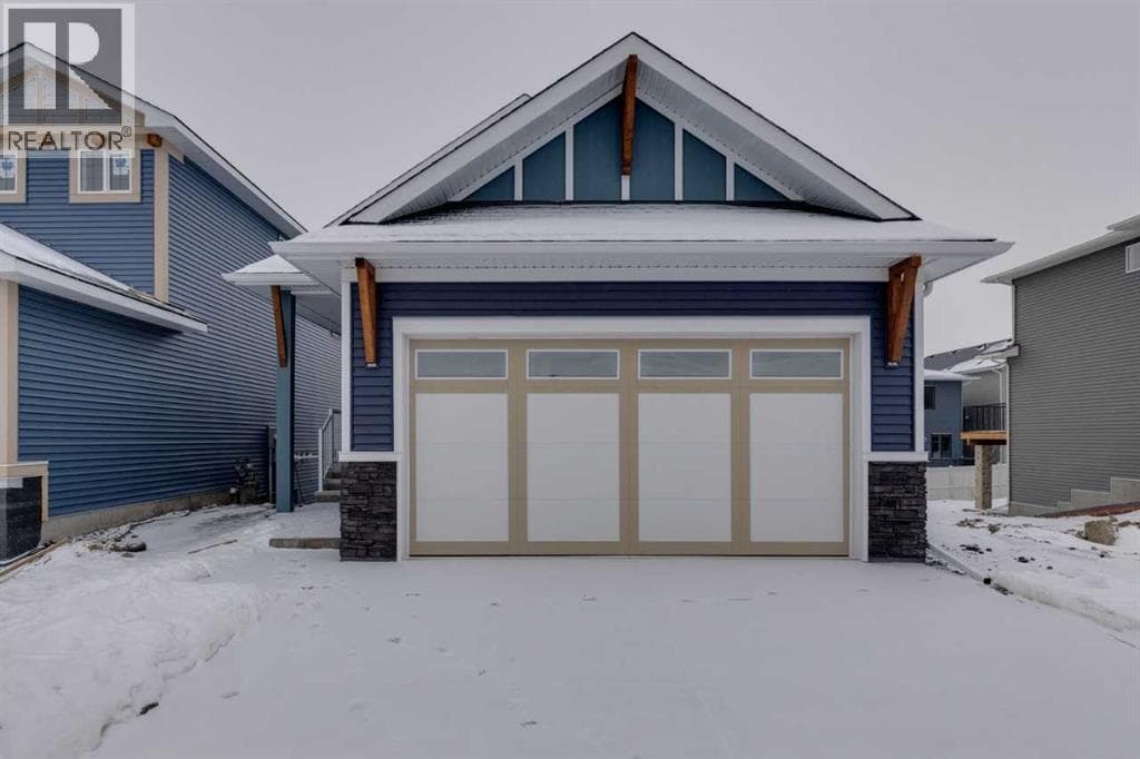 1402 Bayview Crescent SW — photo 2